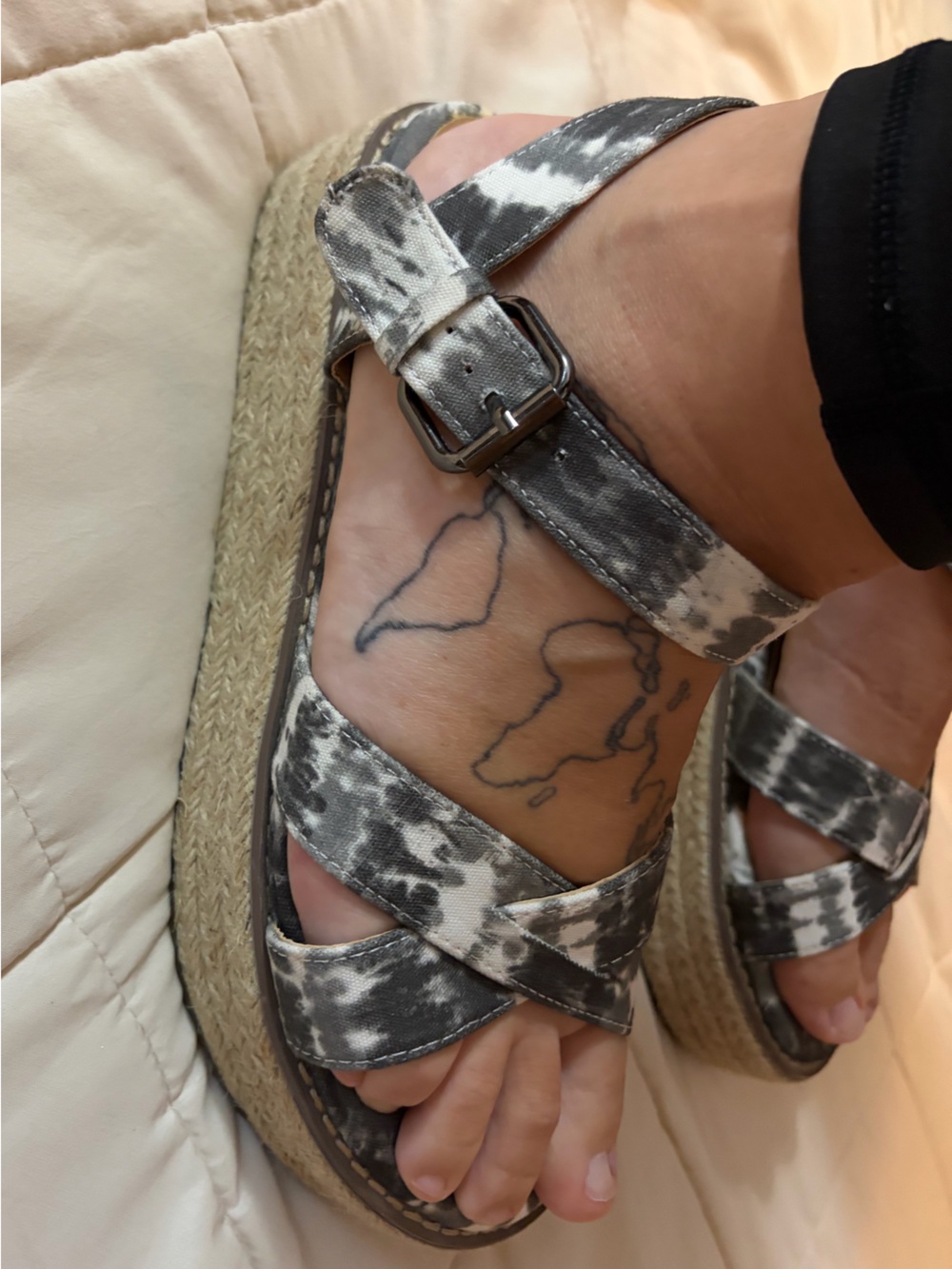 Boutique Corky’s Women’s Gray Tie-Dye Espadrille Wedge Sandals